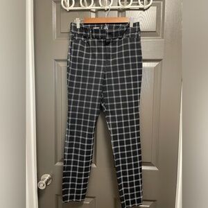 Old Navy Woman’s Pixie High Rise Secret Smooth Pockets Black White Plaid Sz 6